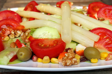 Ensalada verde con espárragos blancos