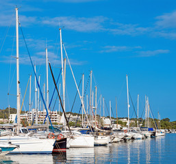 Obraz premium Many yachts and boats in the harbor.