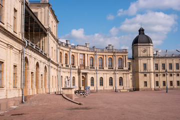 Fototapeta na wymiar Gatchina Palace. Palace Square and the main entrance.