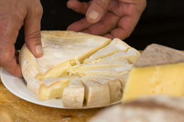 detail of the cheese cutting in portions