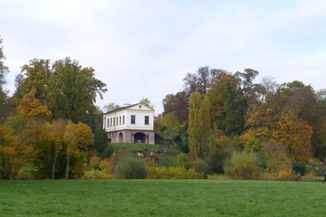 Blick aus dem Park an der Ilm/Weimar hinauf zum Römischen Haus