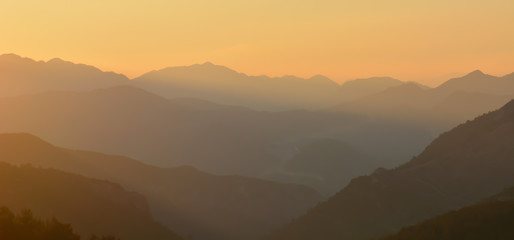 Gün Doğumundaki Dağ Manzaraları