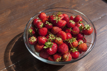 Клубника в тарелке