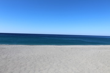 Fototapeta na wymiar Mare e spiaggia della Riviera dei Cedri