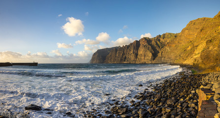 Fototapeta na wymiar Cliffs of Los Gigantes at sunset