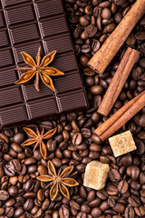 chicchi di caffè e cioccolato fondente con spezie