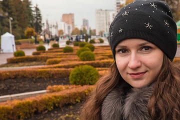 girl is walking in the park