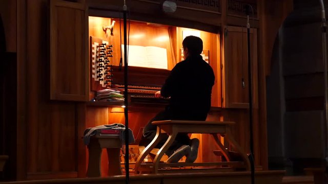 Player pipe organ is practiced in the Cathedral of St. Peter.