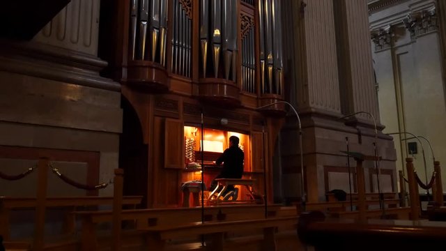 Player pipe organ is practiced in the Cathedral of St. Peter.