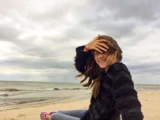 Девочка подросток на пляже