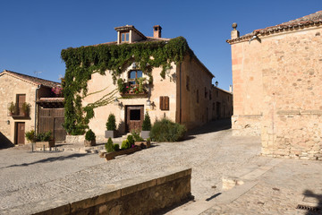 Fototapeta na wymiar inside of medieval village of Pedraza, Segovia province, Castil