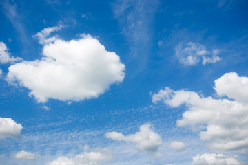 Obraz premium Krajobraz gór i nieba.