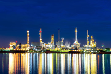 Obraz na płótnie Canvas Oil refinery at night in Bangkok, Thailand.