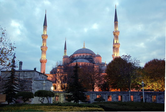 The Blue Mosque (Sultanahmet Camii) with illumination in the early evening in  Istanbul, Turkey
