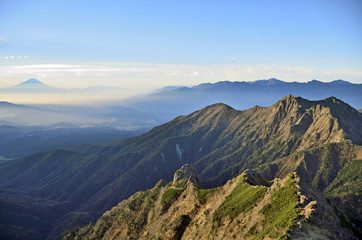 the view from the Yatsugatake overlooking the best 3 of altitude in Japan. Mount Fuji, Kitadake, and Ainodake.