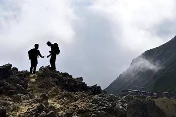 Crédence de cuisine en verre imprimé Alpinisme trekkers walk the mountain, Yatsugatake, Japan