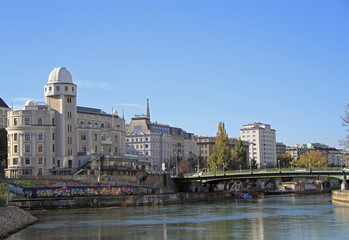 Fototapeta na wymiar riverside in Vienna, the capital of Austria