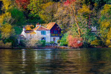 Fototapeta premium House by the Windermere lake in Lake District