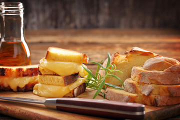 Sandwiches with corn bread with melted cheese © wideonet