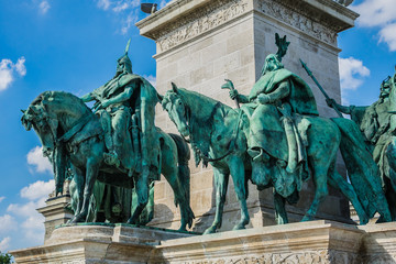 Obraz premium Millennium monument (1894) at Heroes square in Budapest, Hungary