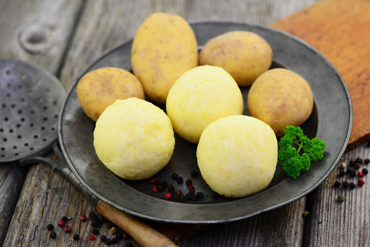 Kn&ouml;del Teller