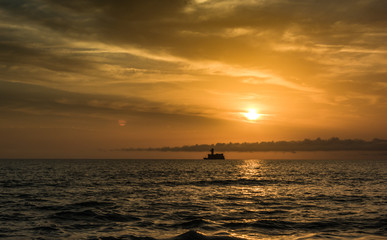 Fototapeta na wymiar sunrise at sea