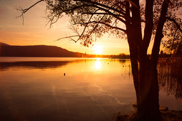 Coucher de soleil sur le lac d'Annecy