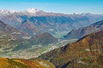 Valgerola (IT) - Vista panoramica della Media Valtellina dal Monte Rosetta - In basso a sinistra...