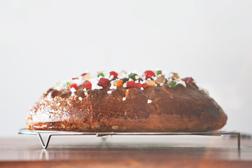 brioche aux fruits confits et billes de sucre