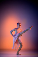 Fototapeta na wymiar The teen modern ballet dancer
