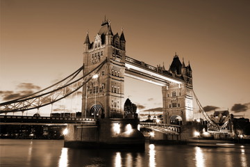Fototapeta na wymiar Evening Tower Bridge, London, UK