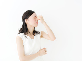 Fototapeta premium 目が疲れる・若い女性