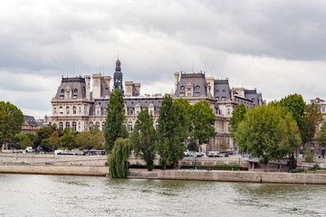 Obraz premium Typical house in Paris next the Seine river. Paris, France
