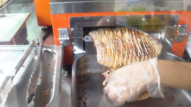 Cooking octopus and squid in the machine .