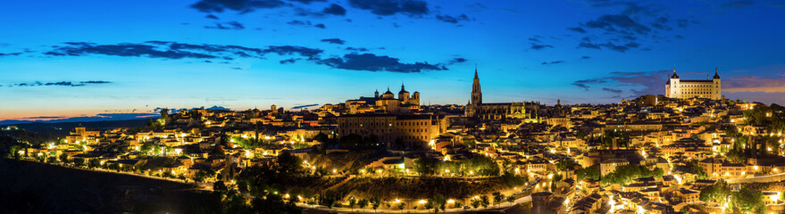 Fototapeta na wymiar Panorama Toledo dusk
