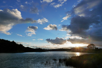 ロトマ湖の朝陽