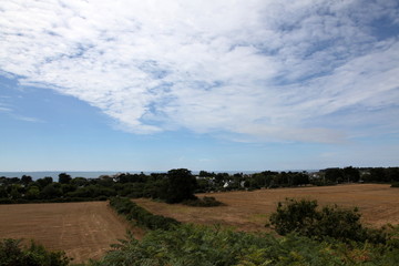 Fototapeta na wymiar De la Butte de César: vue sur la presqu'île de Rhuys.