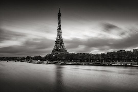 Fototapeta Sunrise on the Eiffel Tower and Seine River in winter in Black & White. Port de Suffren, Grenelle, 15th and 7th Arrondissements of Paris, France