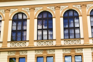 Fototapeta na wymiar Windows on an old baroque building