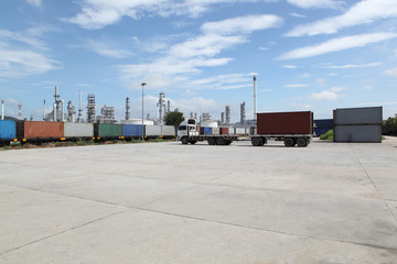 Obraz premium Chemical Industry, Storage Tank And Tanker Truck In Industrial Plant