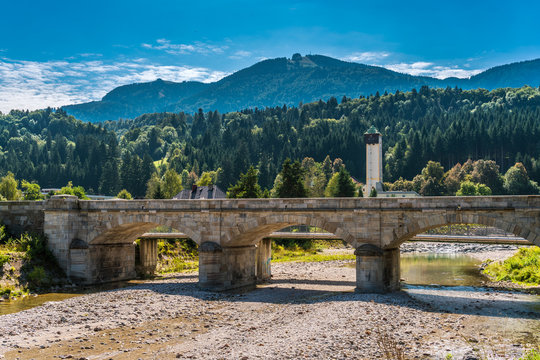 Arnoldstein am Fluss Gailitz in K&auml;rnten &Ouml;sterreich mit Denkmal-gesch&uuml;tzten Schrotturm