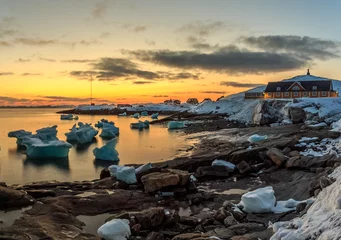 Foto auf Acrylglas Nuuk Stadt alter Hafen Sonnenuntergang Blick mit Eisbergen, Grönland © vadim.nefedov