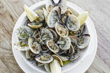 garlic white wine steamed clams seafood tapas simple snack