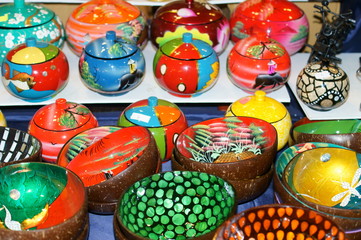 zuccheriera e ciotola in ceramica colorate
