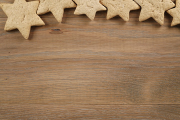star shaped gingerbread cookies on wooden background border