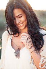 Obraz premium portrait of girl with mehendi art outdoors