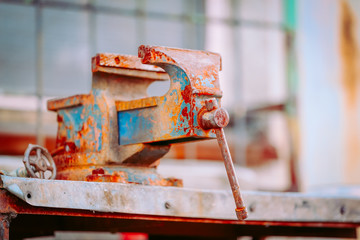 The rusted vice / vintage.