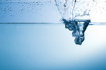 Water, drops, sprays, splashes, stream, flow, abstraction, minim