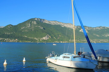 Fototapeta na wymiar Lac d'Annecy, le perle des Alpes Françaises