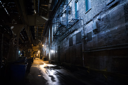 Dark City Alley © Bruno Passigatti